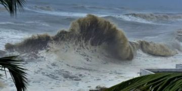 വീ​ണ്ടും ക​ള്ള​ക്ക​ട​ൽ മു​ന്ന​റി​യി​പ്പ് : തീ​ര​ങ്ങ​ളി​ൽ ജാ​ഗ്ര​ത