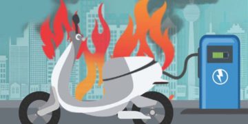 മലപ്പുറം വ​ളാ​ഞ്ചേ​രിയിൽ ചാ​ർ​ജി​ങ്ങി​നി​ടെ വൈ​ദ്യു​ത സ്കൂ​ട്ട​ർ പൊ​ട്ടി​ത്തെ​റി​ച്ചു