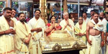 ഗുരുവായൂർ ക്ഷേത്ര ദർശനം നടത്തി കേരള ഗവർണർ രാജേന്ദ്ര വിശ്വനാഥ് ആർലേക്കർ