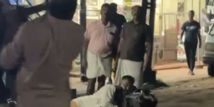 കൊല്ലത്ത് കൂട്ടയടി ; ഹോട്ടൽ ജീവനക്കാരെ ഭക്ഷണം കഴിക്കാനെത്തിയ യുവാക്കൾ മർദ്ദിച്ചു