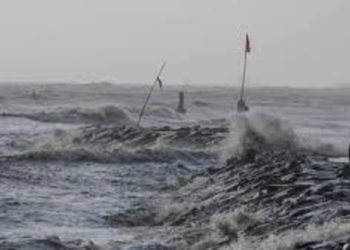 സം​സ്ഥാ​ന​ത്ത് വീ​ണ്ടും ക​ള്ള​ക്ക​ട​ൽ മു​ന്ന​റി​യി​പ്പ് ; തീ​ര​ത്ത് ജാ​ഗ്ര​ത