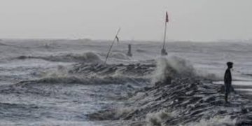 സം​സ്ഥാ​ന​ത്ത് വീ​ണ്ടും ക​ള്ള​ക്ക​ട​ൽ മു​ന്ന​റി​യി​പ്പ് ; തീ​ര​ത്ത് ജാ​ഗ്ര​ത