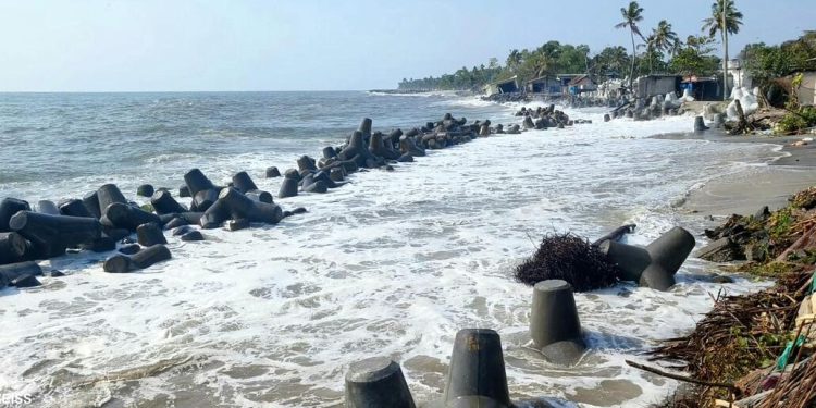 സംസ്ഥാനത്ത് ഇന്നും കള്ളക്കടൽ മുന്നറിയിപ്പ്