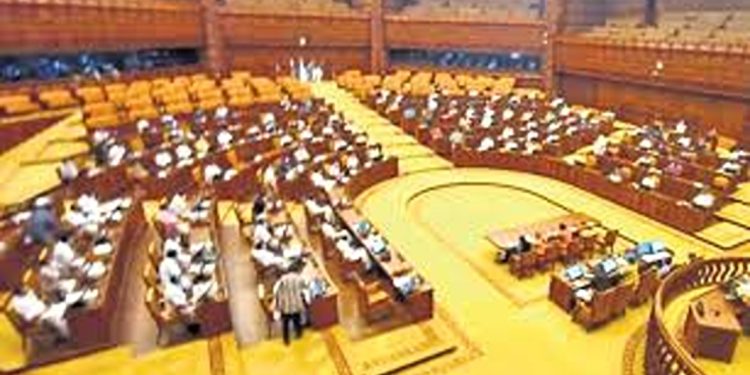 നിയമസഭാ സ്പീക്കറെ അപമാനിച്ചുവെന്ന് ആരോപിച്ച് ആറു ഉദ്യോഗസ്ഥരെ സസ്‌പെൻഡ് ചെയ്തു