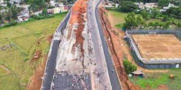 കോഴിക്കോട് നിർമാണം നടക്കുന്ന പാലത്തിന്റെ അപ്രോച്ച് റോഡിന്റെ പാർശ്വഭിത്തി തകർന്നു