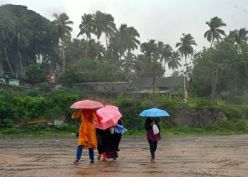 കനത്ത മഴയെ തുടർന്ന് മലപ്പുറത്ത് ആദിവാസി കുടുംബങ്ങൾ ഒറ്റപ്പെട്ടു