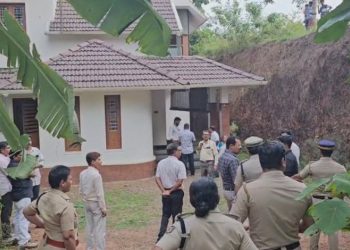 അമ്മയെ വീട്ടില്‍ നിന്ന് പുറത്താക്കിയ മകനും കുടുംബത്തിനുമെതിരെ റവന്യു അധികൃതരുടെ നടപടി