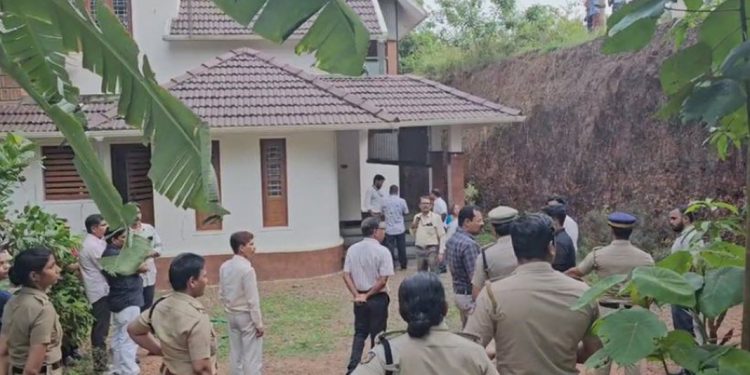 അമ്മയെ വീട്ടില് നിന്ന് പുറത്താക്കിയ മകനും കുടുംബത്തിനുമെതിരെ റവന്യു അധികൃതരുടെ നടപടി