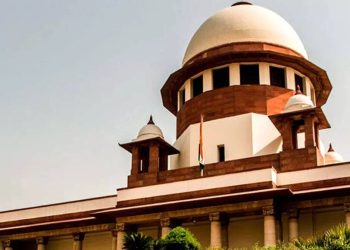 ഗവർണർക്കെതിരായ ഹർജി പിൻവലിക്കാൻ കേരളം ; ശക്തമായി എതിർത്ത് കേന്ദ്രം