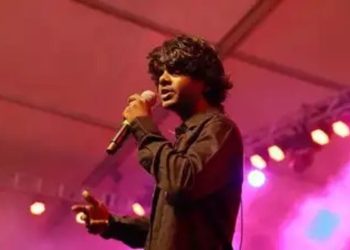 താൻ മുന്നോട്ട് വെക്കുന്ന രാഷ്ട്രീയത്തിനെ ഭയക്കുന്നു ; സംഘപരിവാർ ആക്രമണത്തിനെതിരെ പ്രതികരണവുമായി റാപ്പർ വേടൻ