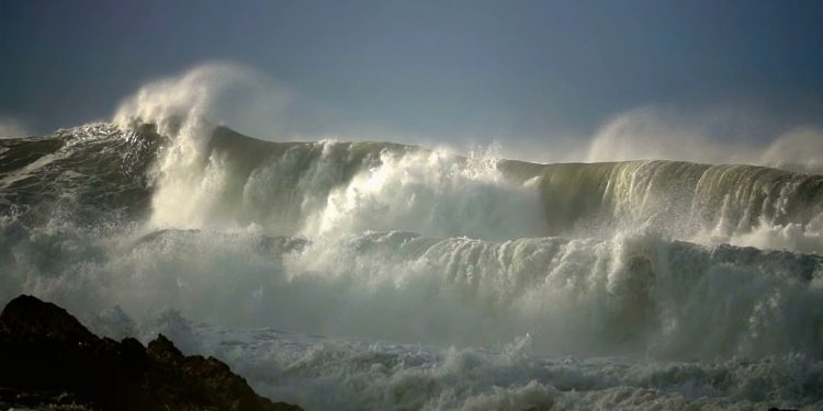 കേരള തീരത്ത് വീണ്ടും കള്ളക്കടൽ മുന്നറിയിപ്പ്