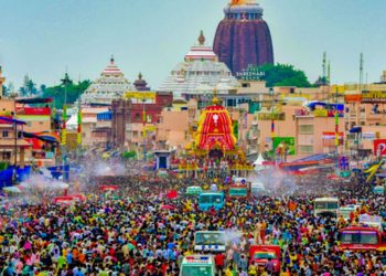 പുരി രഥയാത്രയ്ക്കിടെ തിക്കിലും തിരക്കിലും പെട്ട് മൂന്നു പേര് മരിച്ചു