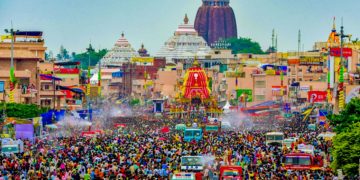 പുരി രഥയാത്രയ്ക്കിടെ തിക്കിലും തിരക്കിലും പെട്ട് മൂന്നു പേര്‍ മരിച്ചു