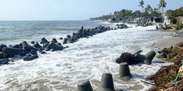 വ​ട​ക്ക​ൻ കേ​ര​ള​ത്തി​ൽ വീ​ണ്ടും ഉ​യ​ർ​ന്ന തി​ര​മാ​ല മു​ന്ന​റി​യി​പ്പ്