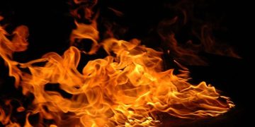 കോഴിക്കോട് പേപ്പർ അവശിഷ്ടം സൂക്ഷിച്ച കടയ്ക്ക് തീ പിടിച്ചു