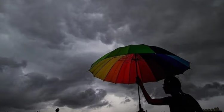 സംസ്ഥാനത്ത് ആശ്വാസമായി മഴ കുറയുന്നു ; നാളെ മുതൽ മുന്നറിയിപ്പ് ഇല്ല