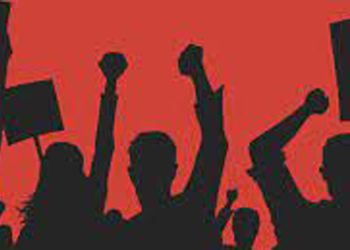 റോഡിലെ കുഴിയില് വീണ വീട്ടമ്മ മരിച്ച സംഭവത്തില് പ്രതിഷേധം ശക്തം