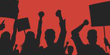 റോഡിലെ കുഴിയില്‍ വീണ വീട്ടമ്മ മരിച്ച സംഭവത്തില്‍ പ്രതിഷേധം ശക്തം