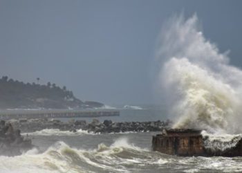 സംസ്ഥാനത്ത് വീണ്ടും ഉയർന്ന തിരമാല ജാഗ്രതാ നിർദേശം