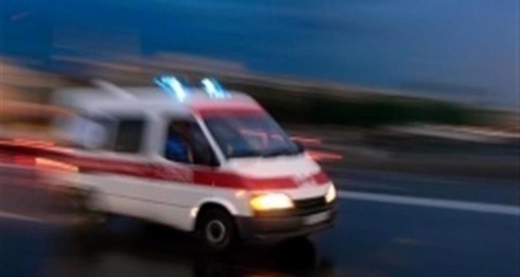 തൃശ്ശൂരിൽ റോഡരികിൽ നിന്നയാളെ ചീറിപ്പാഞ്ഞ് എത്തിയ ആംബുലൻസ് ഇടിച്ചുവീഴ്ത്തി