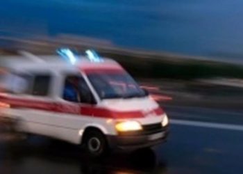 തൃശ്ശൂരിൽ റോഡരികിൽ നിന്നയാളെ ചീറിപ്പാഞ്ഞ് എത്തിയ ആംബുലൻസ് ഇടിച്ചുവീഴ്ത്തി