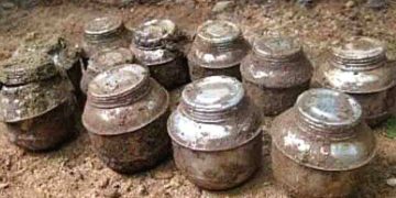 കോഴിക്കോട് വ്യാപാര സ്ഥാപനത്തിന് മുന്നിൽ സ്റ്റീൽ ബോംബ് കണ്ടെത്തി