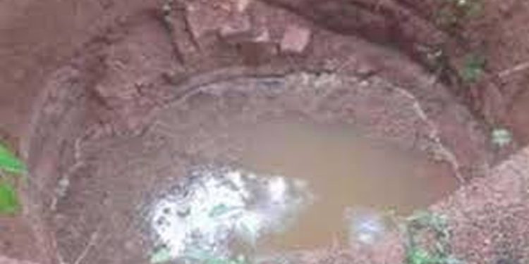 കണ്ണൂരില്‍ കനത്ത മഴയിൽ വീട്ടുമുറ്റത്തെ കിണർ ഇടിഞ്ഞു താഴ്ന്നു