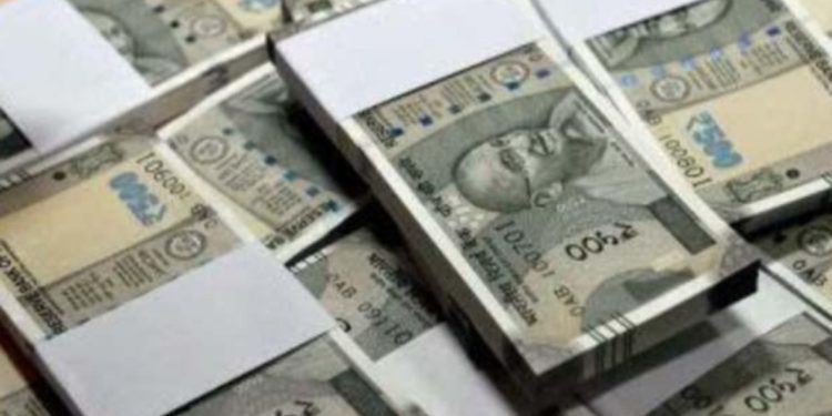 കേരളത്തിൽനിന്നും 2700 കോടിയിലധികം രൂപ വിദേശത്തേക്കു കടത്തി ; മുക്കാൽ പങ്കും ഒഴുകിയത് യുഎഇയിലേക്ക്