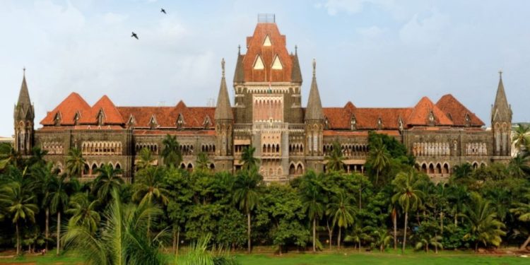 ഐ ലവ് യു പറയുന്നത് വൈകാരിക പ്രകടനം, പോക്സോ കുറ്റമല്ലെന്ന് മുംബൈ ഹൈക്കോടതി