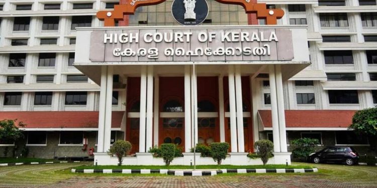 ഡ്രൈവിങ് ലൈസൻസ് പരീക്ഷാ പരിഷ്കരണത്തിൽ സർക്കാരിന് തിരിച്ചടി ; പരീക്ഷാ പരിഷ്കരണം ഹൈക്കോടതി റദ്ദാക്കി