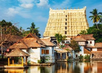 പത്മനാഭസ്വാമി ക്ഷേത്രത്തിൽ പോലീസ് ഉദ്യോഗസ്ഥന്റെ കയ്യിൽ നിന്നും അബദ്ധത്തിൽ വെടി പൊട്ടി