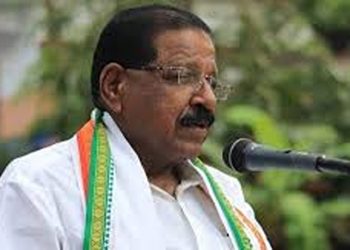 കോണ്‍ഗ്രസ് എംപി ശശി തരൂരിനെതിരെ ആഞ്ഞടിച്ച് രാജ്മോഹൻ ഉണ്ണിത്താൻ