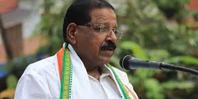 കോണ്ഗ്രസ് എംപി ശശി തരൂരിനെതിരെ ആഞ്ഞടിച്ച് രാജ്മോഹൻ ഉണ്ണിത്താൻ