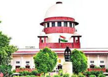 വാഹനാപകട നഷ്ടപരിഹാര കേസ് : വൻ തുക ഫീസ് ആവശ്യപ്പെട്ട അഭിഭാഷകന്റെ എൻറോൾമെന്ററ മൂന്ന് വർഷത്തേക്ക് റദ്ദാക്കി സുപ്രീം കോടതി