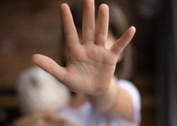 നാലാം ക്ലാസുകാരിയെ ക്രൂരമായി ഉപദ്രവിച്ച കേസിൽ പിതാവും രണ്ടാനമ്മയും ഒളിവിൽ