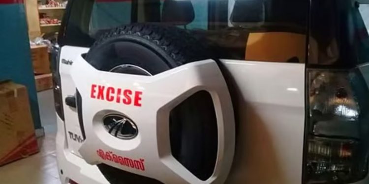 വർക്ക്ഷോപ്പിൽ നിന്ന് രണ്ട് കിലോ കഞ്ചാവ് എക്സൈസ് സംഘം പിടികൂടി