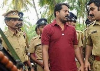 കൊടി സുനിയുടെ പരസ്യ മദ്യപാനത്തിൽ കേസെടുത്ത് പോലീസ്