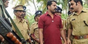 കൊടി സുനിയുടെ പരസ്യ മദ്യപാനത്തിൽ കേസെടുത്ത് പോലീസ്