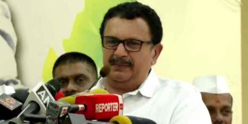 ഡോ.ശശി തരൂർ എംപിക്ക് എതിരെ വീണ്ടും വിമർശനവുമായി കോൺഗ്രസ് നേതാവ് കെ മുരളീധരൻ