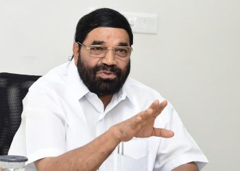 അടൂർ ഗോപാലകൃഷ്ണൻ്റെ വിവാദ പരാമർശത്തെ ന്യായീകരിച്ച് മന്ത്രി വി എൻ വാസവൻ